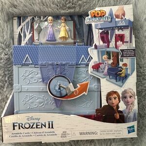 Disney Frozen II Arendelle Castle Pop Open Play set NEW in box! Anna & Elsa incl